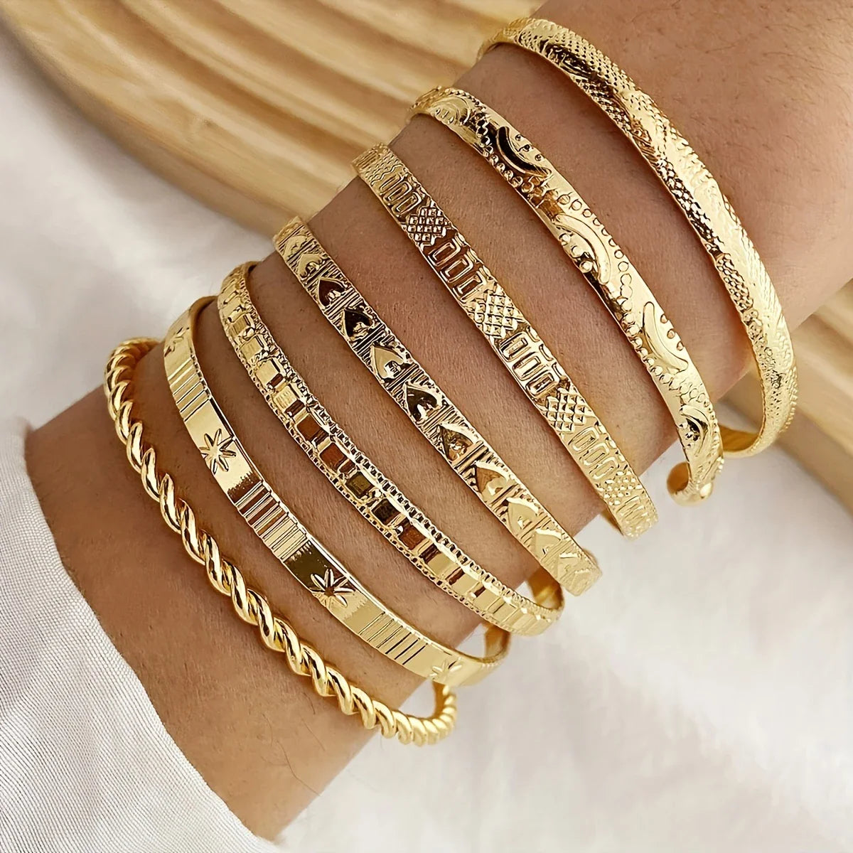 CELESTINA AURA™ — 7PCS LUXURY METAL SIX-POINTED STAR BRACELET SET