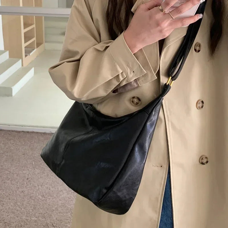 AMÉLIESA AUTUMN HANDBAG - Classic & Minimalist